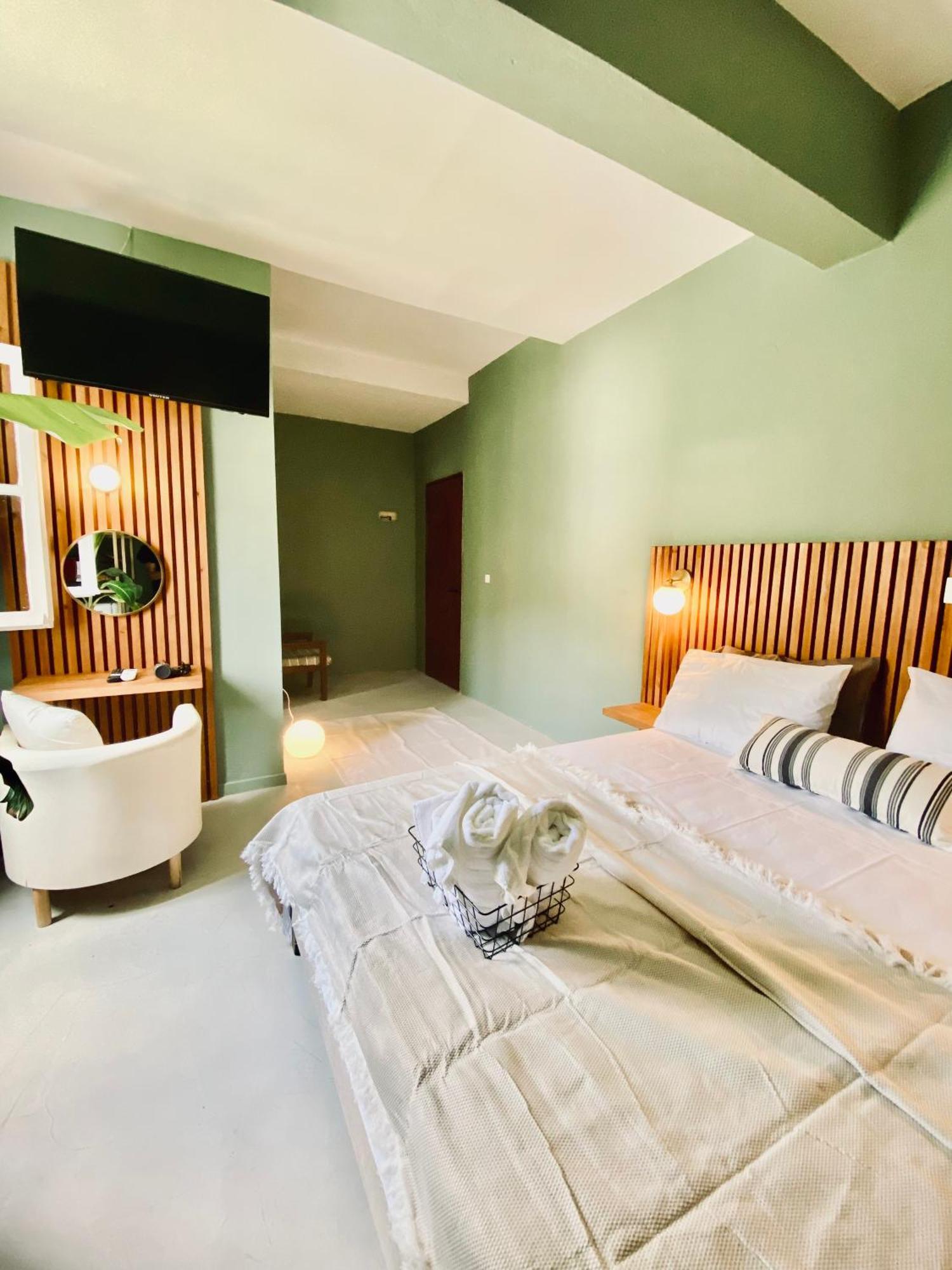Lord Ape Suites Club Mpenitses Eksteriør billede