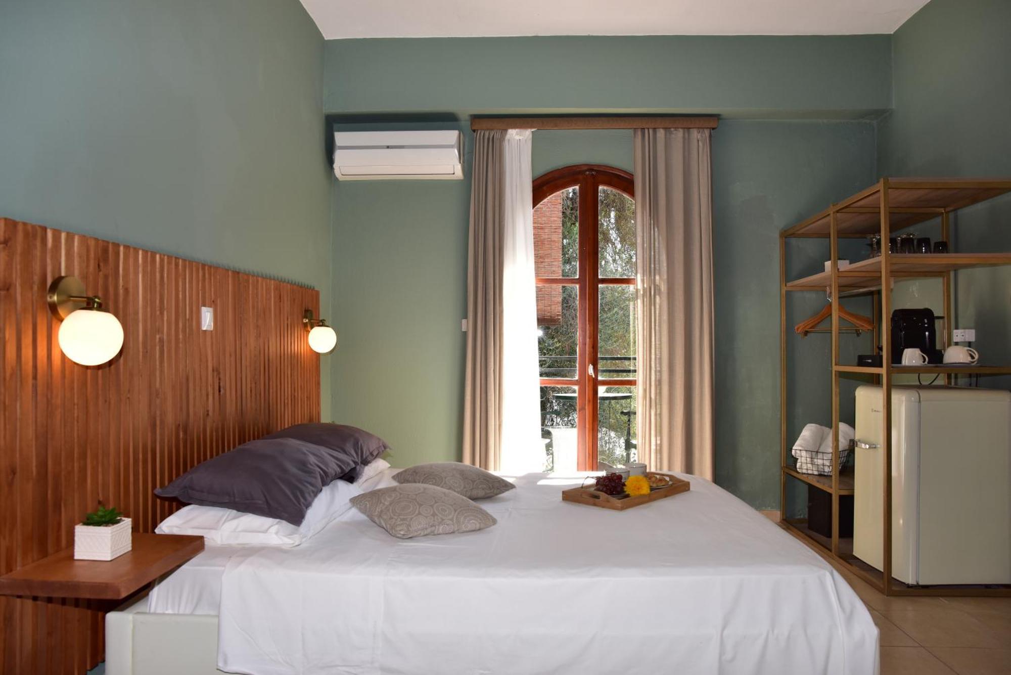 Lord Ape Suites Club Mpenitses Eksteriør billede
